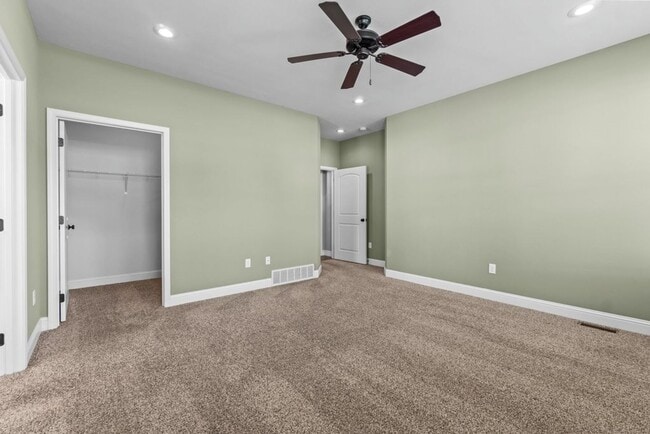 Building Photo - BEAUTIFUL Neighborhood Home!