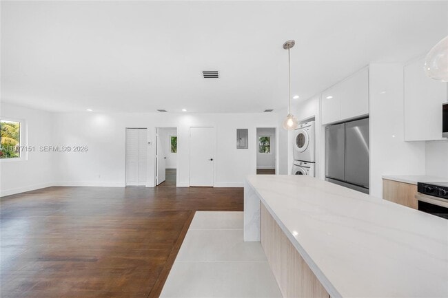 Building Photo - 250 NW 98th St