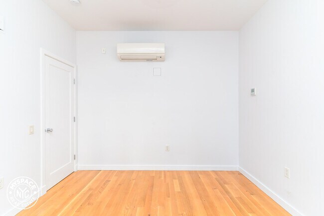 Building Photo - 474 Grand Ave