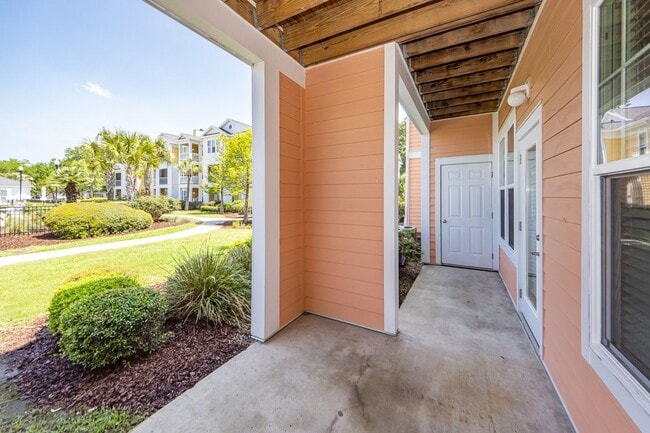 Building Photo - 1 Bedroom 1 Bath Condo in Southampton Pointe - Mt. Pleasant