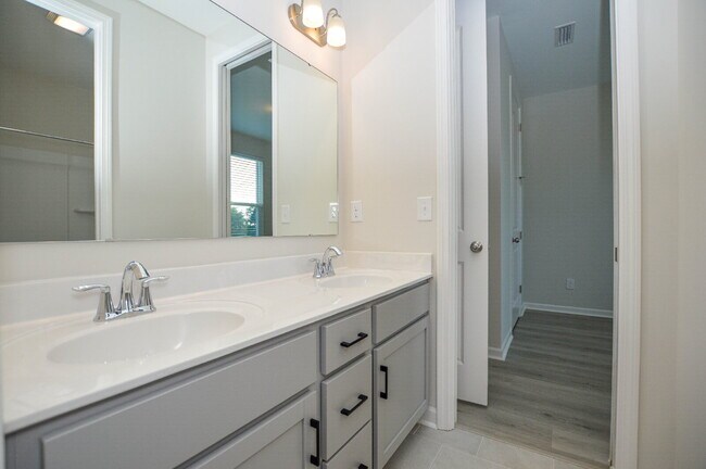 Building Photo - Brand-New 5 Bedroom Lake Shore Home in Tega Cay with Flexible Lease Options
