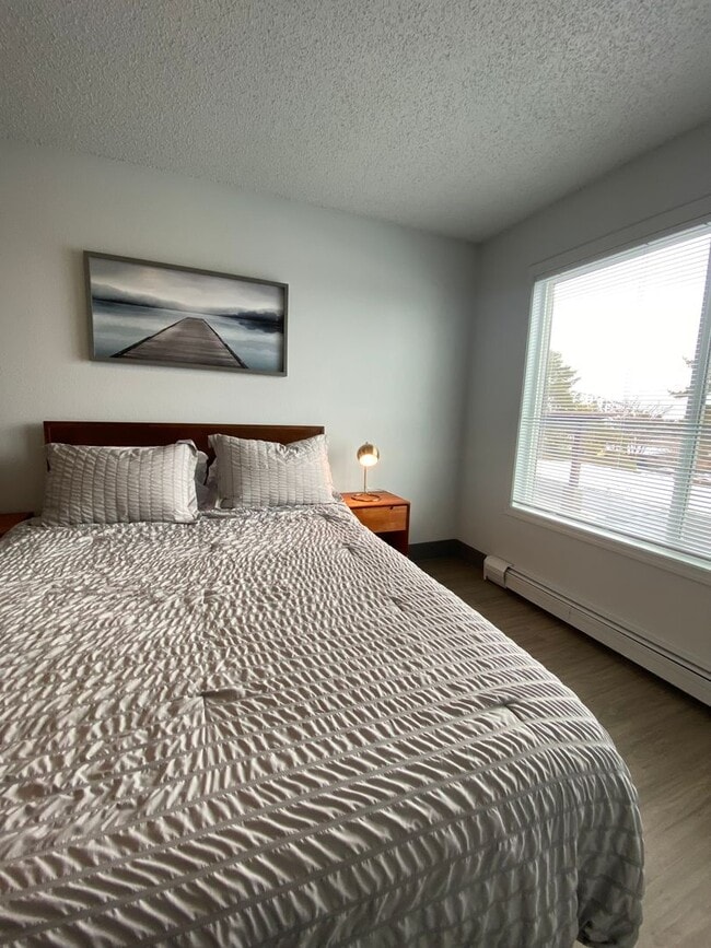 Building Photo - FURNISHED, 1 bed 1 bath in newly renovated...
