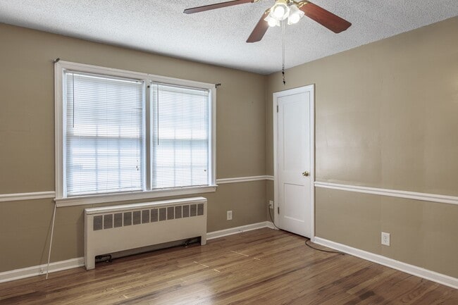 Building Photo - Historic Apartment located a short drive from Elon!