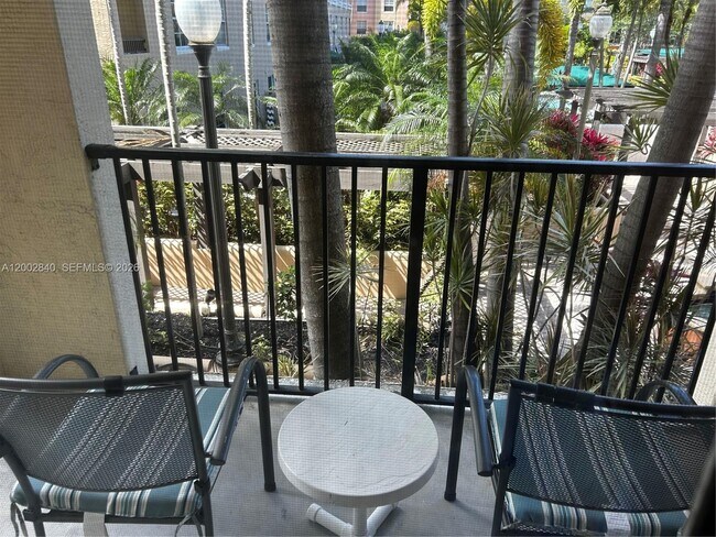 Building Photo - 520 SE 5 Ave