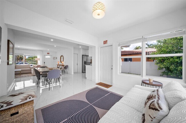 Building Photo - 1625 Hollywood Blvd