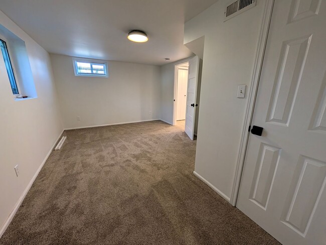 Building Photo - 414 3rd Ave