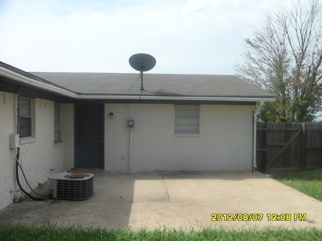 Building Photo - Great Home on the Eastside of Lawton....