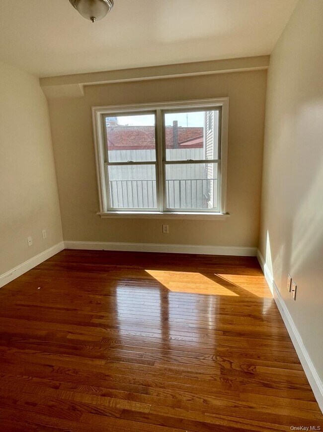 Building Photo - 5 Brandreth St