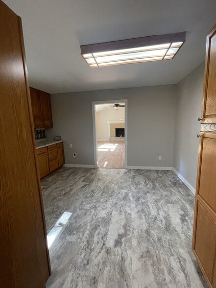 Building Photo - 13932 W Old Nashville Rd