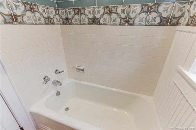 Building Photo - 49 Sunset Dr