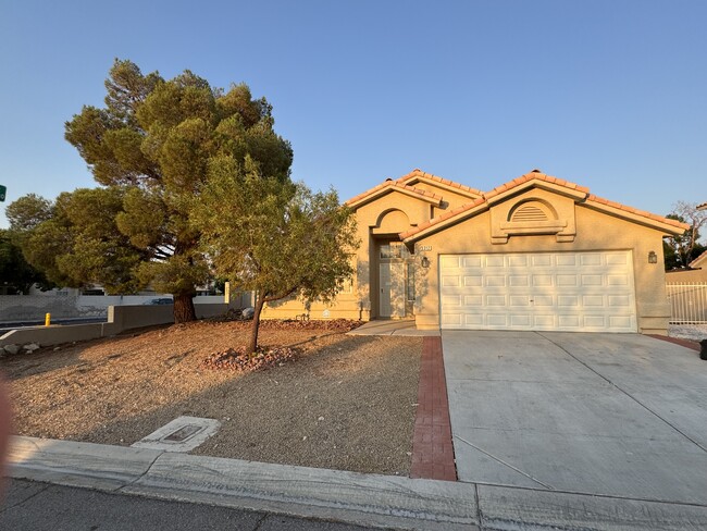 Primary Photo - 5312 Great Pine Dr