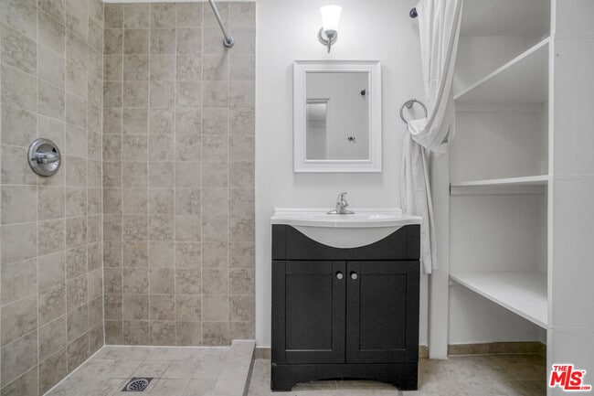 Building Photo - 449 N Sweetzer Ave