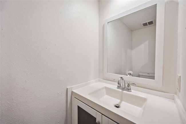 Building Photo - 12800 Briar Forest Dr