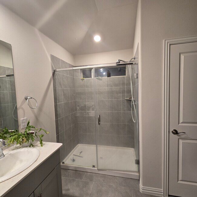 Building Photo - 1112 Spectra Dr