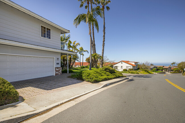 Building Photo - 416 S La Esperanza