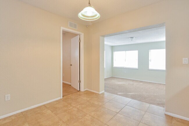 Building Photo - 608 Pheasant Ave