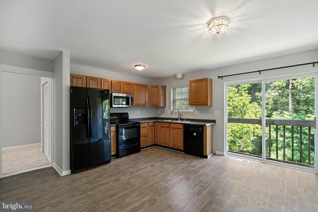 Building Photo - 430 Cedar Creek Dr