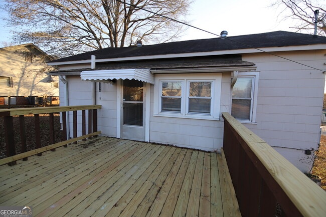 Building Photo - 201 Jennings St