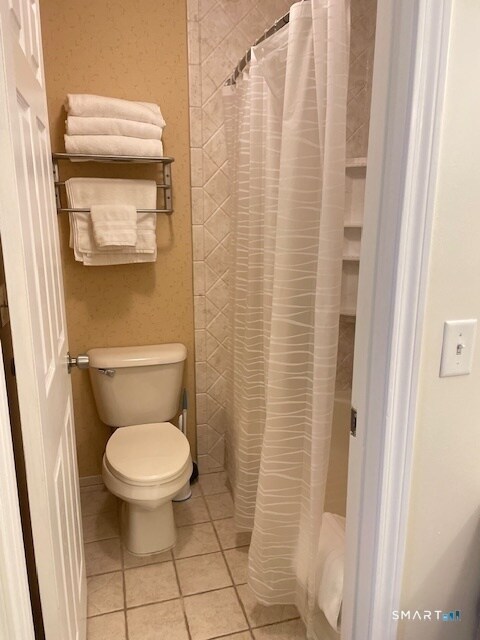 Building Photo - 221 Old Pond Ln