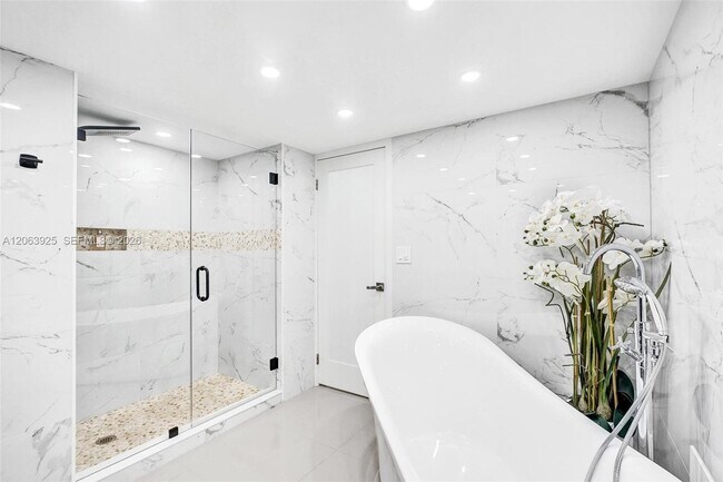 Building Photo - 2751 S Ocean Dr