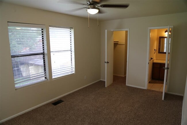 Building Photo - 4 Deerfield Dr