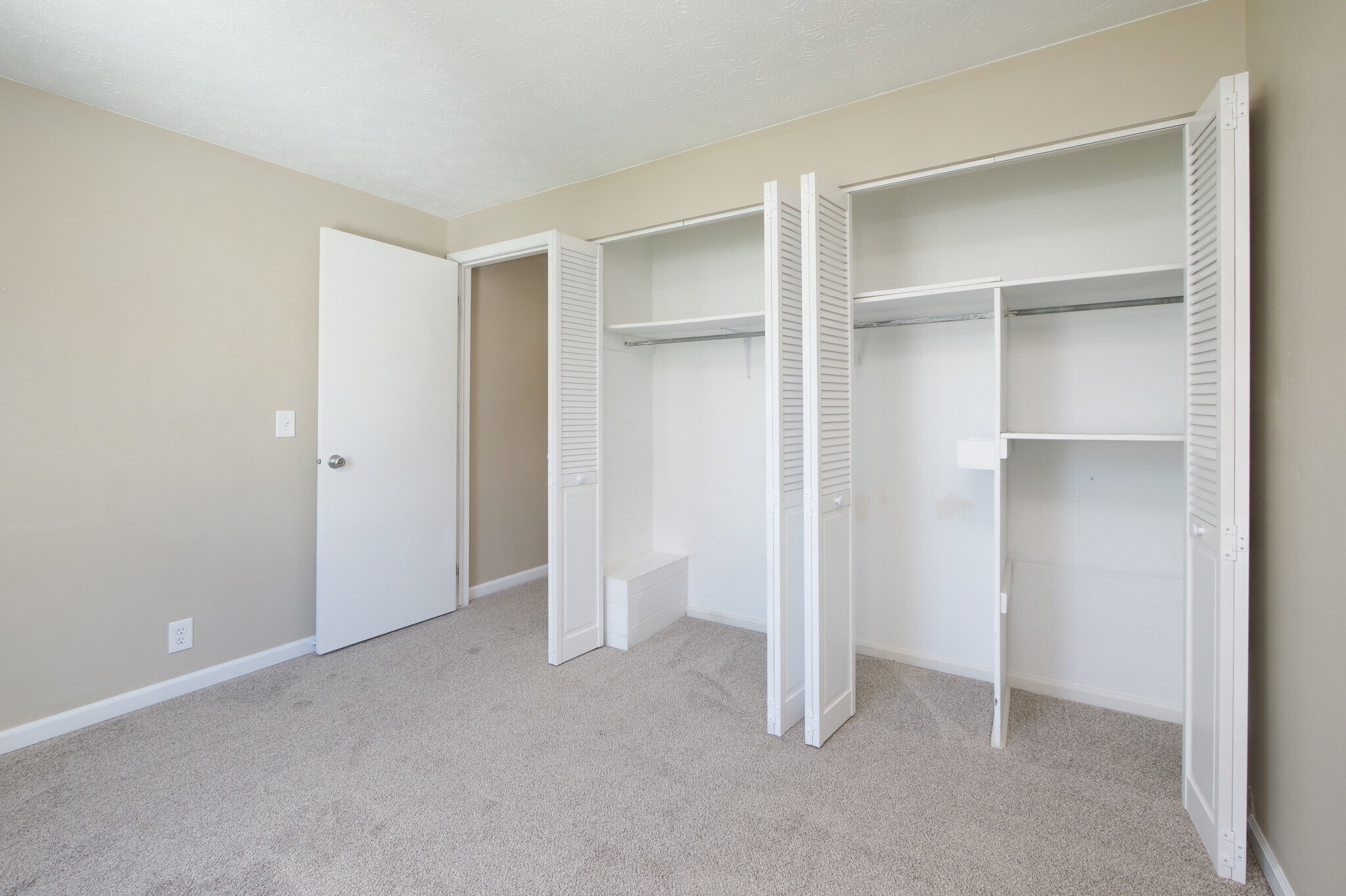 Building Photo - 267 Deepwood Dr