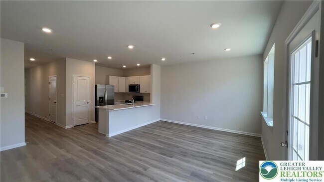 Building Photo - 1137 Martin Rd