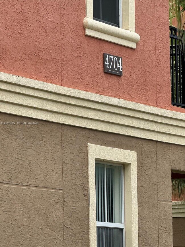 Building Photo - 4704 SW 160th Ave