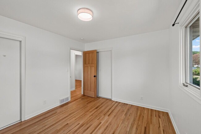 Building Photo - 2036 Coral Ln