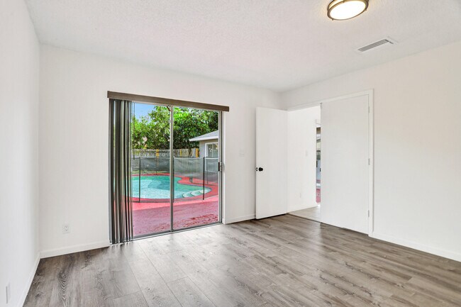 Building Photo - 8211 NW 45th Ct