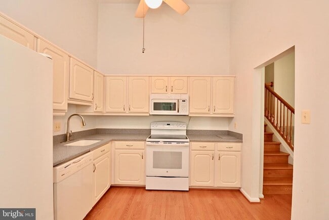 Building Photo - 10048 Wood Sorrels Ln