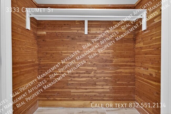 Building Photo - 3333 Calumet St