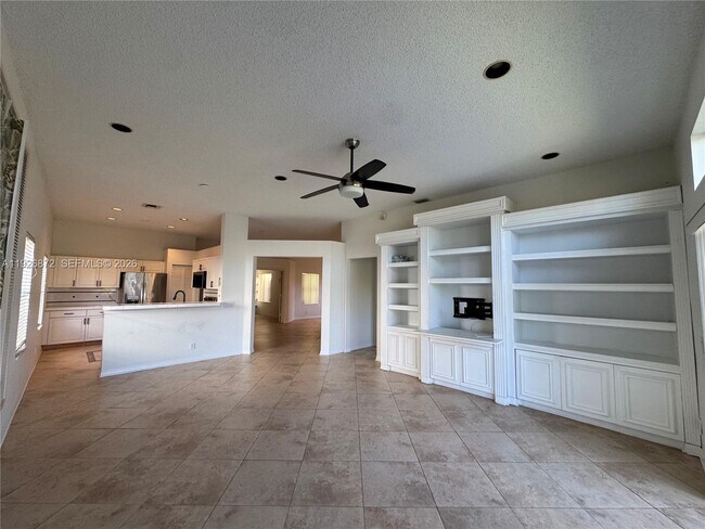 Building Photo - 815 Vista Meadows Dr