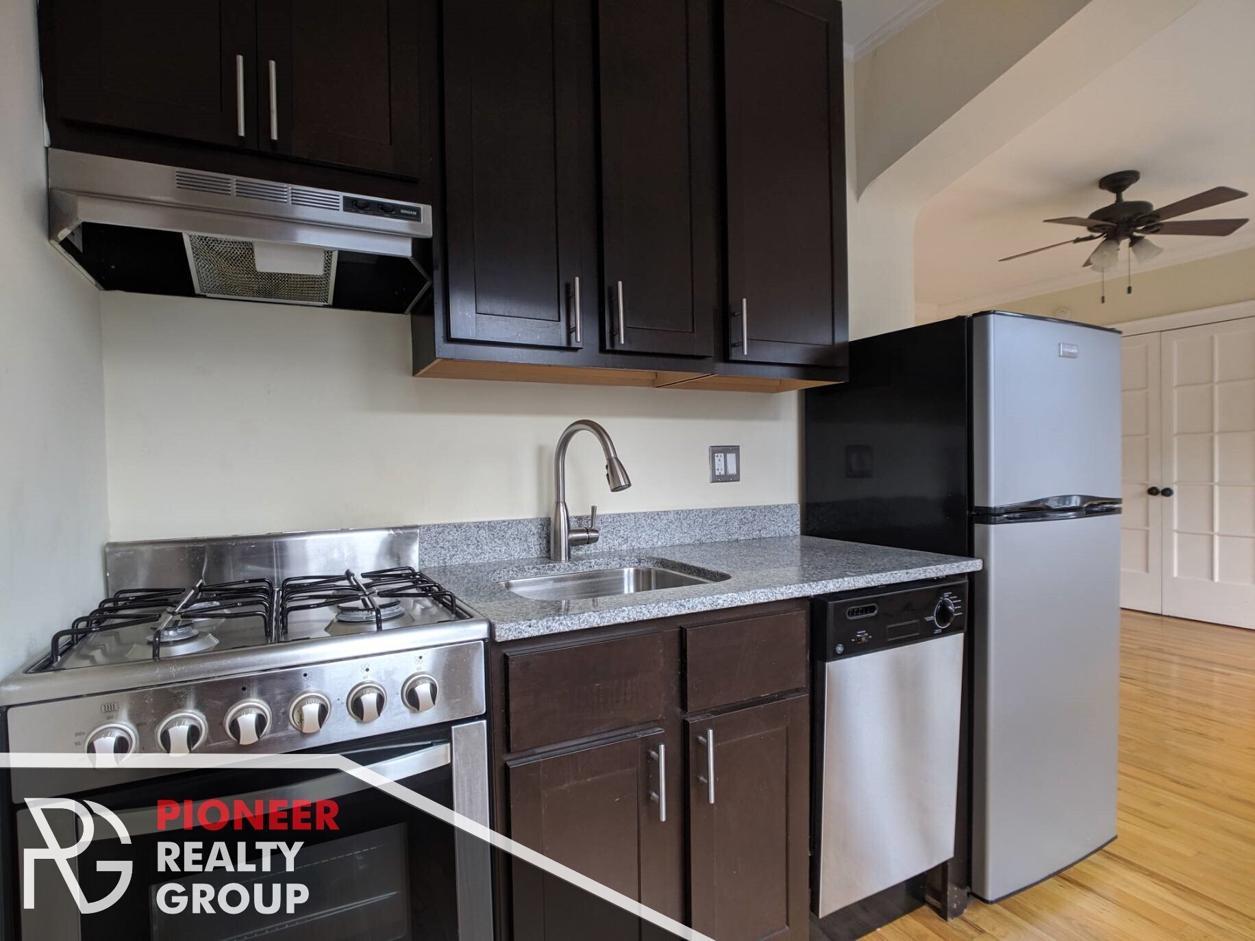 Building Photo - 4735 N Hermitage Ave