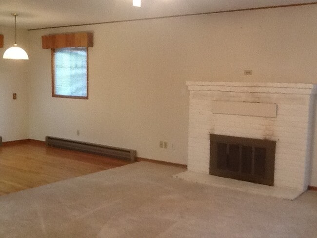 Building Photo - 1110 NE 259th St