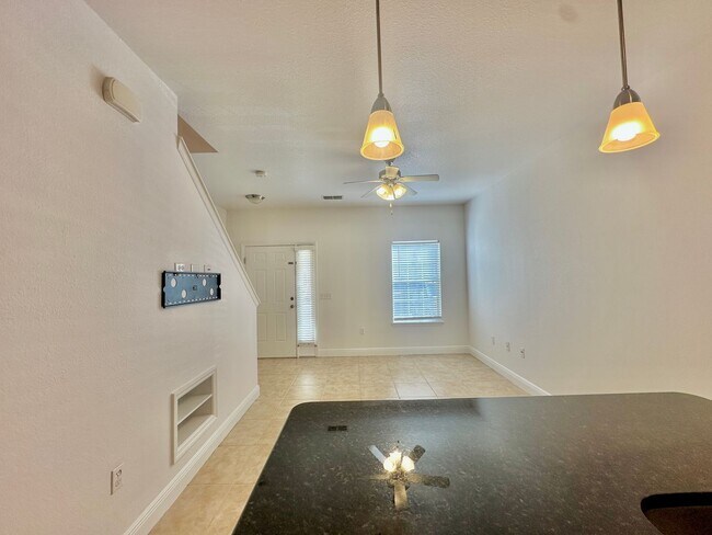 Building Photo - 2926 SW 35th Pl