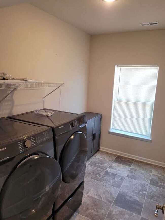 Building Photo - 509 Ackerman Ln