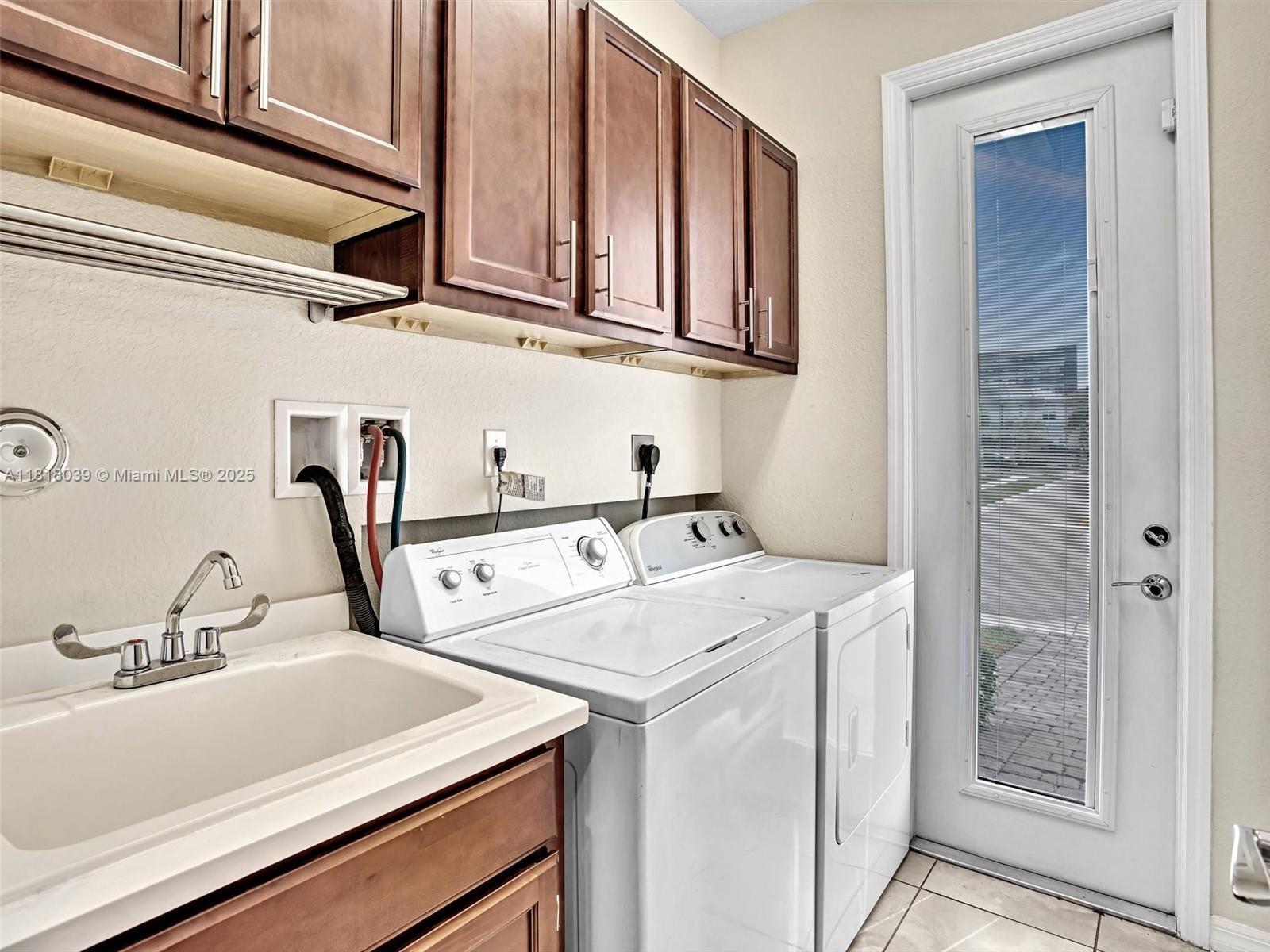 Building Photo - 3976 Poinciana Ln