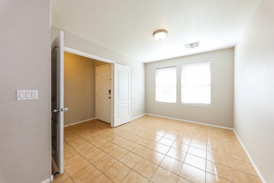 Building Photo - 17746 W Red Bird Rd