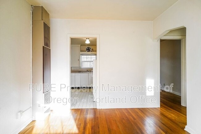 Building Photo - 715 NE 20th Ave