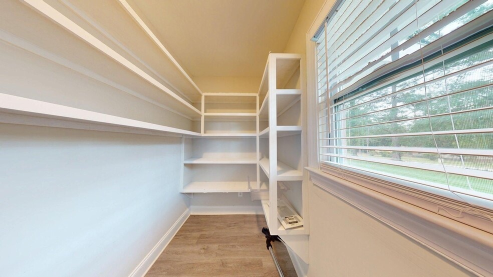 Building Photo - Totally Updated Home on Oak Bowery