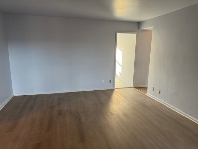 Building Photo - 6118 N Sheridan Rd