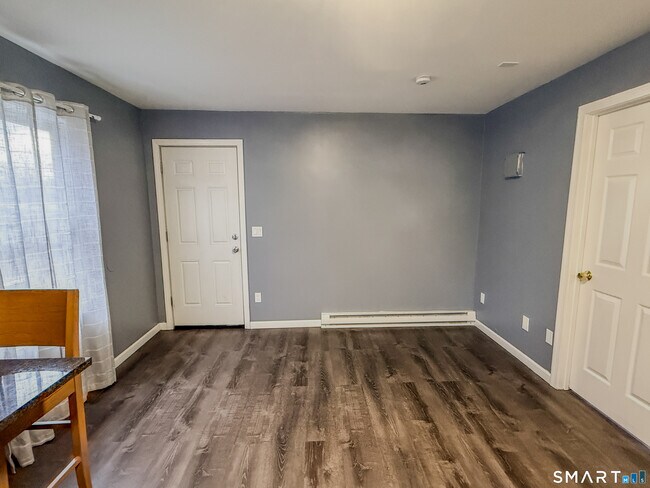 Building Photo - 51 River St