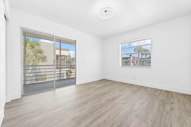 Building Photo - 124 Normandy Ln