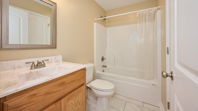 Building Photo - Now Showing: 1BR, 1BA duplex (Do not apply...