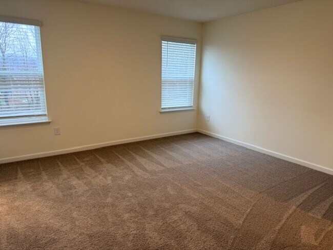 Building Photo - Maryville 37803 - Brand New Build in Maryville! 5 bedroom, 3.5 bath home - Contact Troy Adams (86...