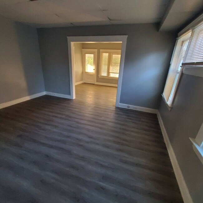 Building Photo - 12098 Chesterfield Ave