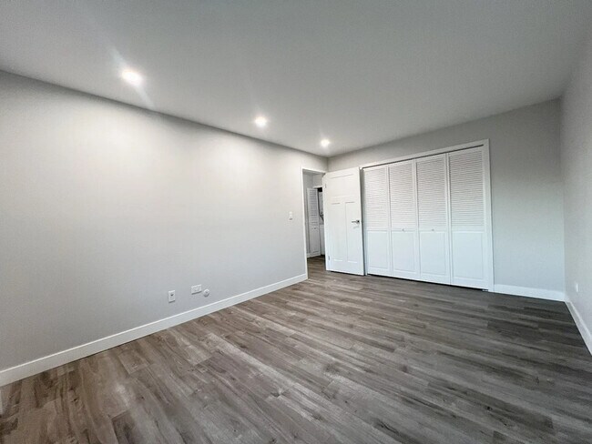 Building Photo - 6 Parkside Ct