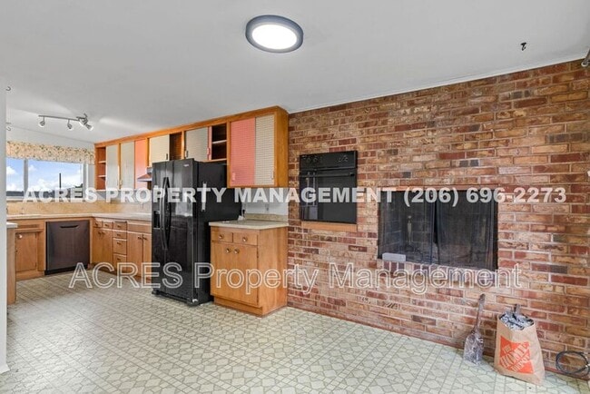 Building Photo - 7617 S Lakeridge Dr