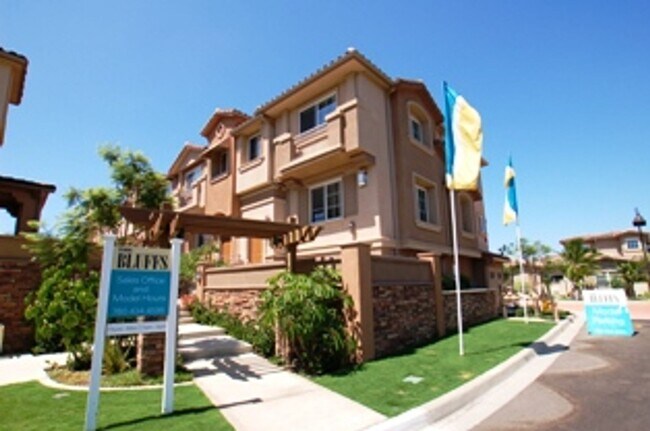 Building Photo - Great Condo in "The Bluffs" Community of Coastal Carlsbad!!